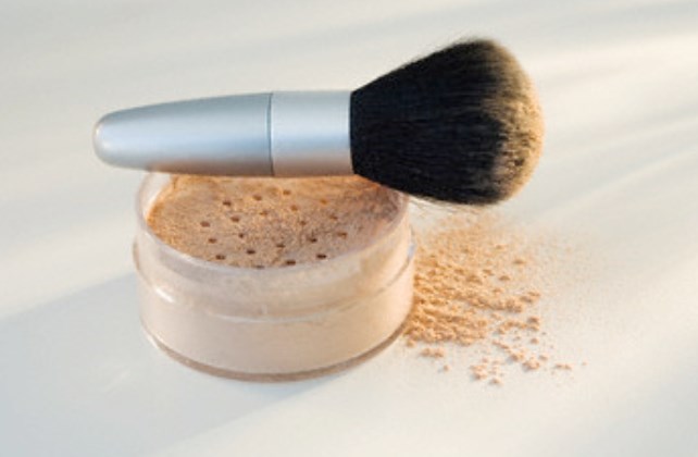 Powdered mineral makeup and brush --- Image by © Tetra Images/Corbis